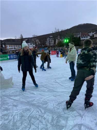 Ausflug zur Eisbahn im Kurpark von Bad Neuenahr.  Foto: privat