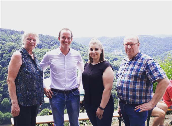 Ausführliche Gespräche rundeten die Veranstaltung ab. V.l.: Regine Eschenauer-Haxel, Claus Eschenauer, Alicia Haxel, Uwe Haxel. privat