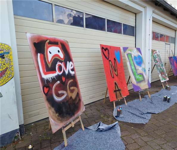 Ausgefallene Bilder entstanden beim Graffiti-Workshop. Foto: Kreisverwaltung / Lesley-Jo Böckel
