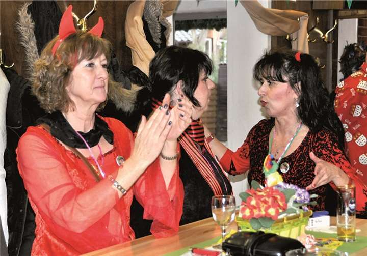 Ausgelassen feierten die Damen noch bis spät in den Abend hinein.