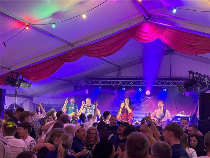 Ausgelassene Stimmung bei der 80er-Party.