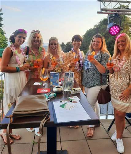 Ausgelassene Stimmung bei der Beachparty in Rengsdorf.  Foto: privat