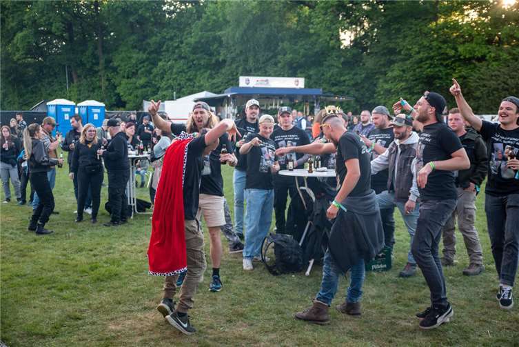 Ausgelassene Stimmung beim Bracken Open Air Festival.
