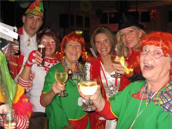 Ausgelassene Stimmung herrschte bei der Karnevalsfeier des Rheinbacher Brauchtum...