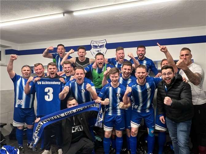 Ausgelassene Stimmung herrschte in der Umkleidekabine der Ochtendunger nach dem Schlusspfiff.  Foto: privat