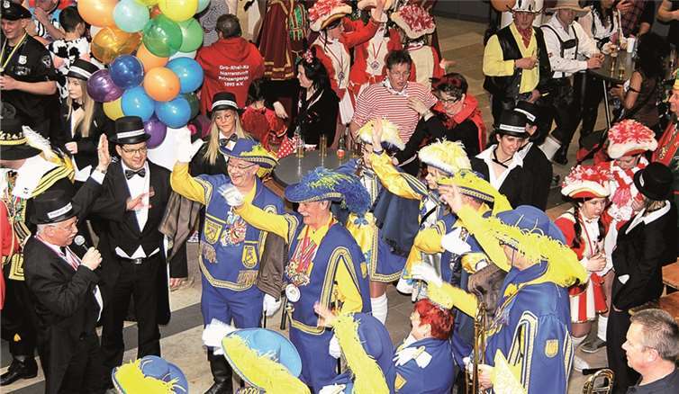 Ausgelassene Stimmung im RaiffeisenHaus Rheinbach beim diesjährigen Prinzenempfang.STEIN