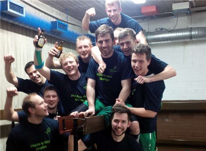 Ausgelassene Stimmung nach dem letzten Saisonerfolg in Niederpleis. privat