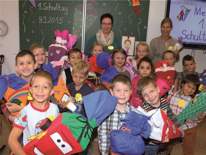 Ausgelassene Stimmung unter den neuen ABC-Schützen beim Gruppenfoto.