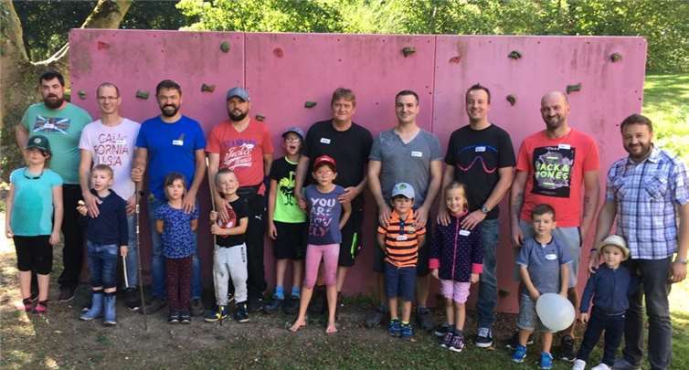 Ausgepowert aber glücklich - sowohl die Väter, als auch die Kinder, haben alles gegeben und sind froh, über die gemeinsame Zeit. Foto: privat