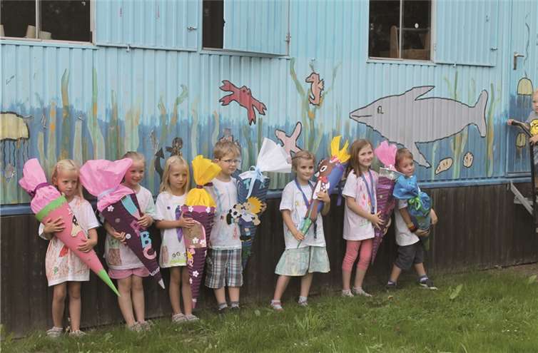 Ausgerüstet mit ihren Schultüten geht es nun in einen neuen Lebensabschnitt. privat