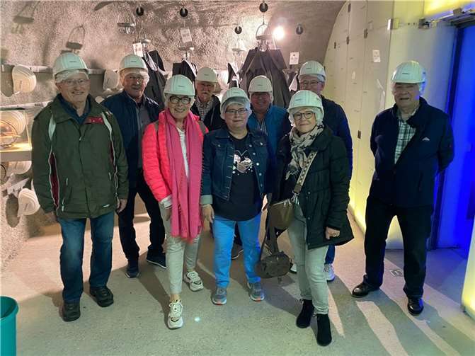 Ausgestattet mit Haarnetz und Schutzhelm im Schieferbergwerk in Mayen. Fotos: privat