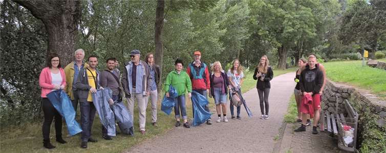 Ausgestattet mit Müllsäcken und Handschuhen gingen die Helfer voller Tatendrang ans Werk.privat