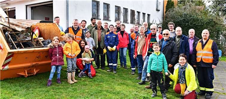 Ausgestattet mit Mülltüten und Handschuhen wurden in und um Rübenach insgesamt 7m3 Müll und Unrat eingesammelt. Foto: Heinz Köhmstedt