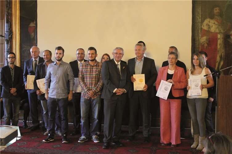 Ausgezeichnet: 9 Unternehmen erhielten das Öko-Verkehrs-Siegel der Stadt Koblenz aus den Händen von OB Prof. Dr. Joachim Hofmann-Göttig.Stadt Koblenz