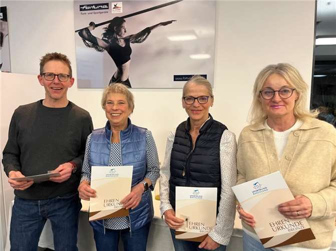 Ausgezeichnet mit der Ehrennadel in Bronze des Sportbundes Rheinland, v.l. Jens Krämer, Ingrid Neubauer, Angelika Müller, Ulrike Hermann.  Fotos: Meddy’s LWT