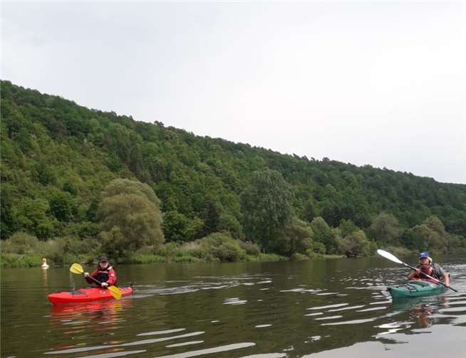 Ausgiebig wurde die Umgebung im Kanu erkundet.privat