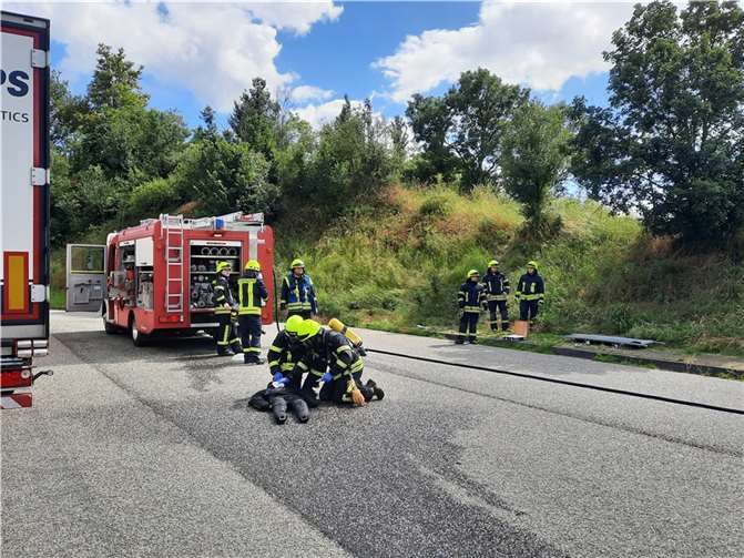 „Auslaufende Gefahrstoffe am Rastplatz Glattlay“, lautetet die Meldung.
