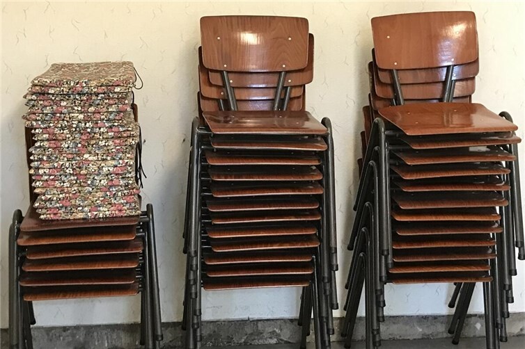 Ausleihstühle mit Sitzkissen