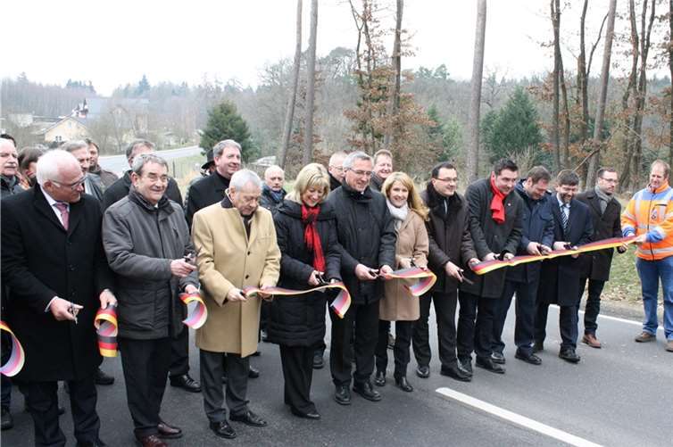 Ausschließlich freudige Gesichter gab es bei der offiziellen Verkehrsfreigabe der K 22 in Cochem-Brauheck.privat