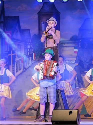 Ausschließlich live musizieren und singen die jungen Darsteller.