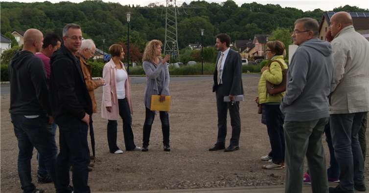 Ausschuss- und Ratsmitglieder der CDU-Verbandsgemeinderatsfraktion bei einem Ortstermin in Urbar. privat