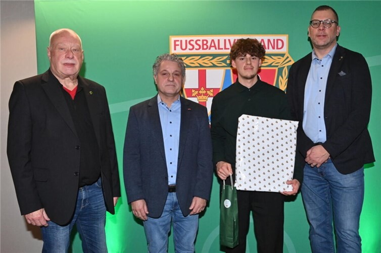 Außen: Verantwortliche FV-Rheinland, Mitte links: Martin Fuchs, Mitte rechts: Finn Müller.Foto: privat