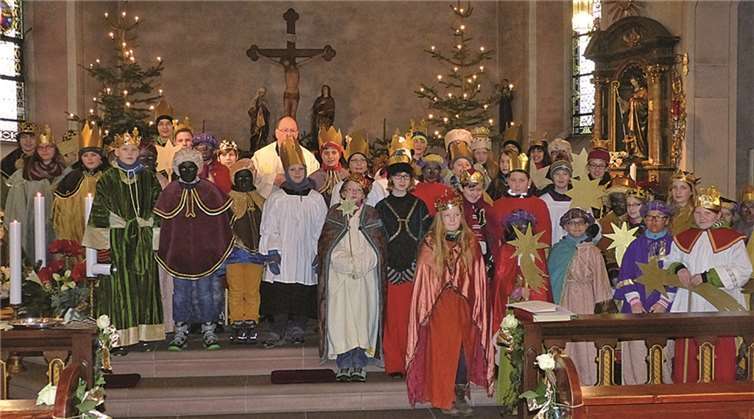 Aussendung der Sternsinger in der Pfarrkirche in Barweiler. privat