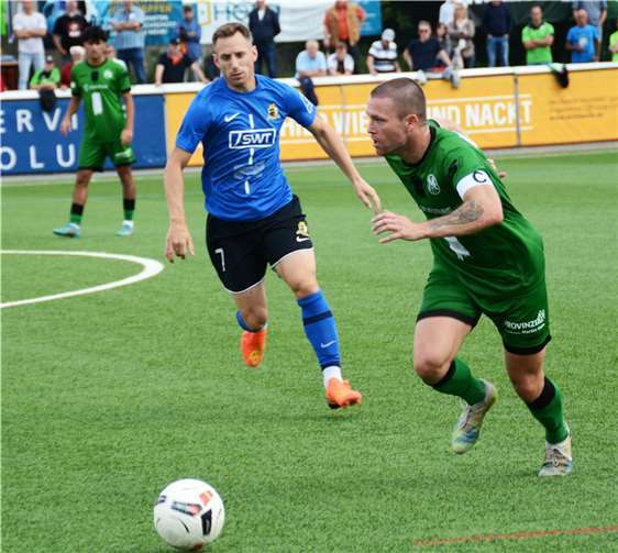 Außenverteidiger Chris Meinert kehrt nach langer Verletzung zurück ins Mannschaftstraining und wird gerade beim harten Auftaktprogramm in der Defensive gebraucht.  Foto: Archiv Ulf Steffenfauseweh