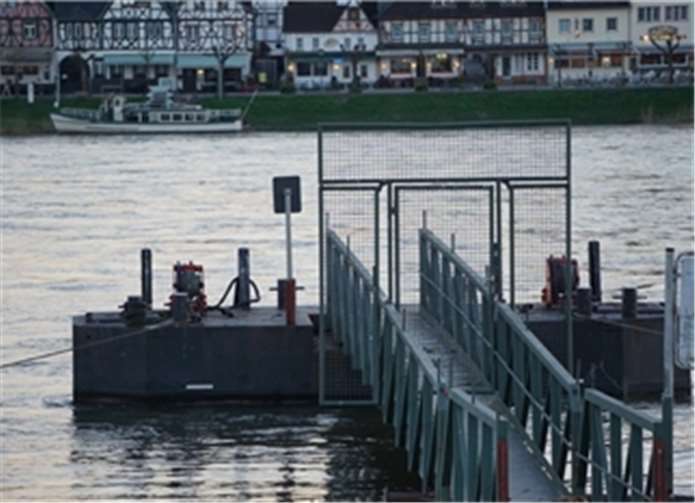 „Außer Betrieb:“ Die Personenfähre der Firma Mürl liegt derzeit in Bad Breisig fest.