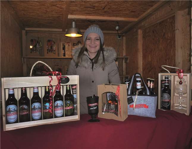 Außer dem Vulkan-Winterwunder werden die vielen unterschiedlichen und preisgekrönten Biere in rustikaler Verpackung auch als Weihnachtsgeschenk angeboten.