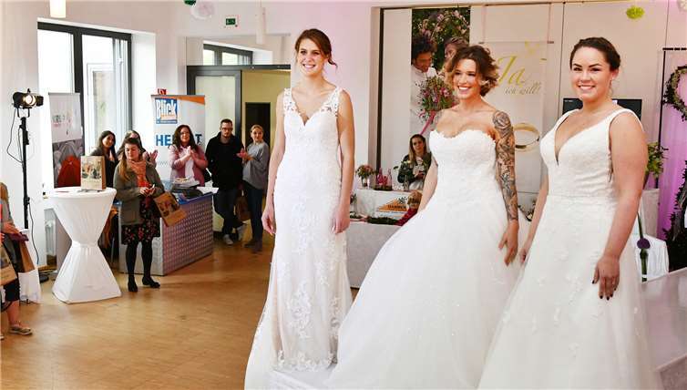 Aussteller, Besucher und Modelle hatten zwei unterhaltsame Tage im Haus Sankt Peter. Fotos: RASCH