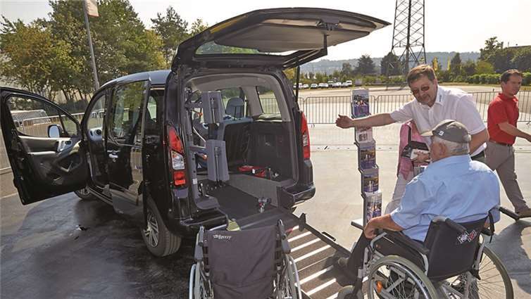 Aussteller demonstrierten die neuesten Einstiegstechniken beim Pkw.Thomas Frey