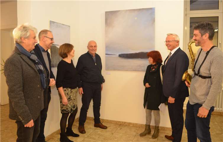 Ausstellungseröffnung im Kreishaus Neuwied (von links): Norbert Oster, Bernd Willscheid, Rosina Kusche-Knirsch, Mircea Handabura, Dr. Lieselotte Sauer-Kaulbach, Landrat Achim Hallerbach, Alexander Reffgen. Foto: Kreisverwaltung Neuwied