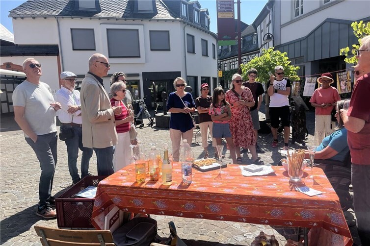 Austausch von Geschichten über den Werdegang der Tauschbücherei