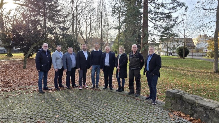 Austausch zu den Parkprojekten: (v.l.n.r.): Erster Beigeordneter Peter Schneider, Jurij Kukulka, Ruslan Shyshka, Bürgermeister Christoph Mohr, Thomas Gutfrucht, Yaroslaw Tsaryk, Olga Wagner, Michael Schneider, Stefan Groß. Foto: T. Artzdorf