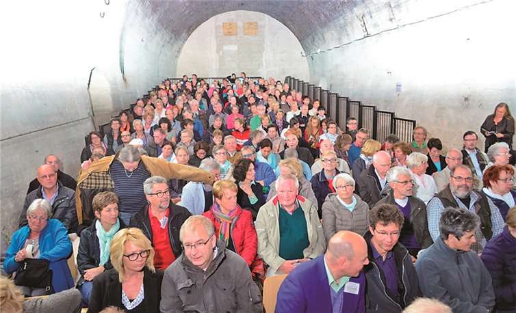 Ausverkauft mit mehr als 150 Besuchern war der Erpeler Tunnel bei der Premiere des „Jedermann“ nach Hugo von Hoffmannsthal.