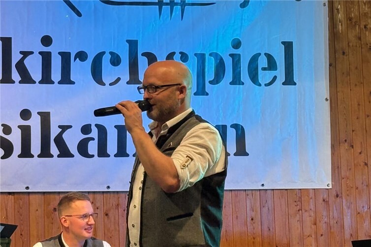 Ausverkauftes Haus und musikalische Überraschung beim Böhmischen Vergnügen