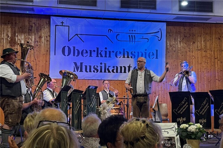 Ausverkauftes Haus und musikalische Überraschung beim Böhmischen Vergnügen