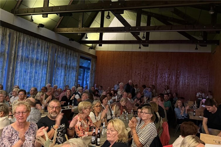 Ausverkauftes Haus und musikalische Überraschung beim Böhmischen Vergnügen
