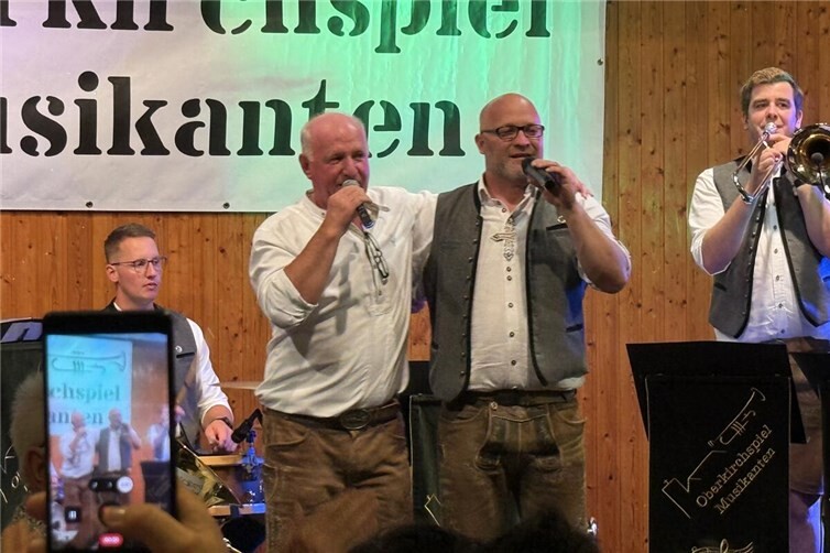 Ausverkauftes Haus und musikalische Überraschung beim Böhmischen Vergnügen
