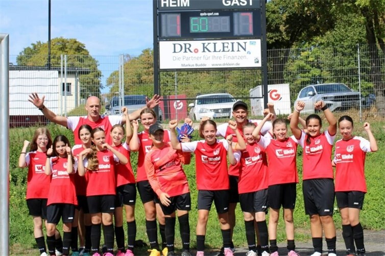 Auswärtssieg: Die D-Juniorinnen des SV Kripp feiern einen 7:1-Erfolg in Emmelshausen.
