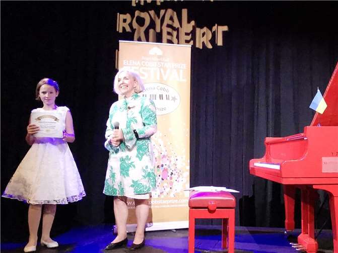 Auszeichung in der Royal Albert Hall. Quelle: Ortsgemeinde Weidenhahn