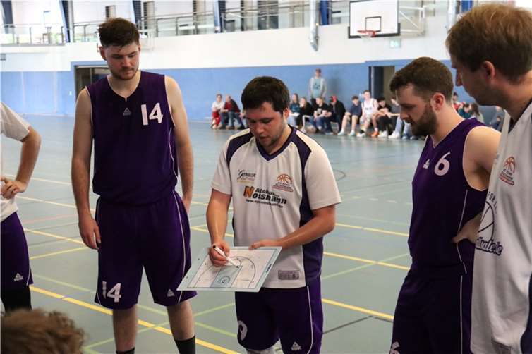 Auszeit für Future Sports. Coach van de Vliet stellt sein Team neu ein.