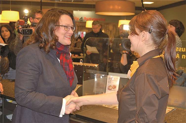 Auszubildende Alina Storm begrüßte den hohen Besuch.