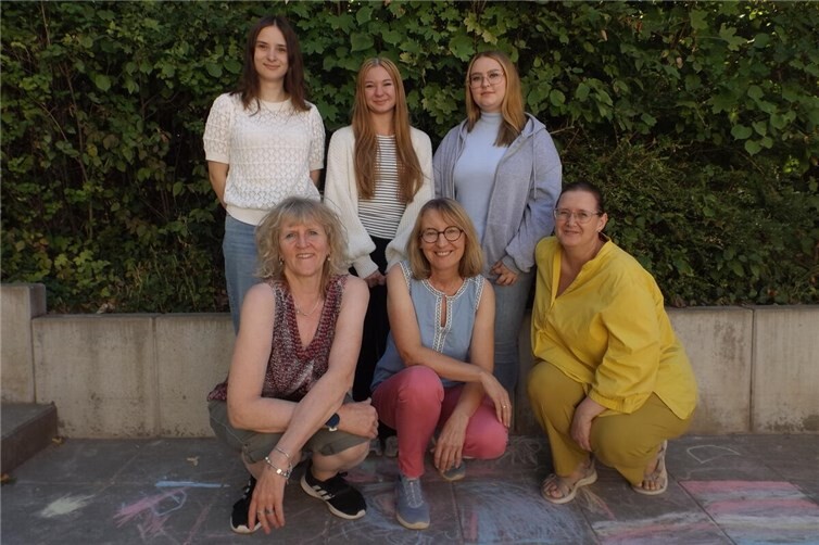 Auszubildende:beginnend oben links: Emily Fuchs, Milena Rybalkina, Samantha SchmidtPraxisanleitung:beginnend unten links: Sabine Nagel, Susanne Nachtsheim, Evelyn Schmidt