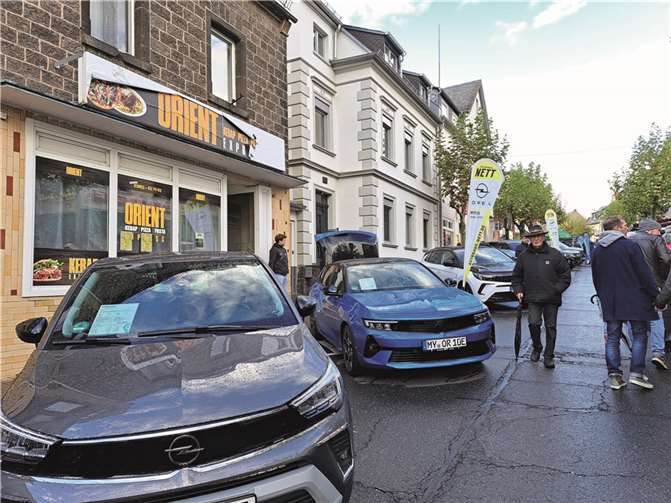 Autohäuser aus der Region präsentierten ihre neuesten Modelle.