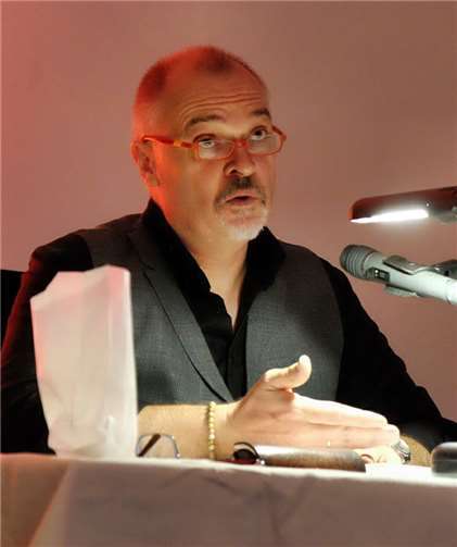 Autor Andreas J. Schulte.