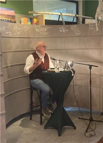 Autor Andreas J. Schulte liest aus seinem neuen Buch vor.  Foto: privat