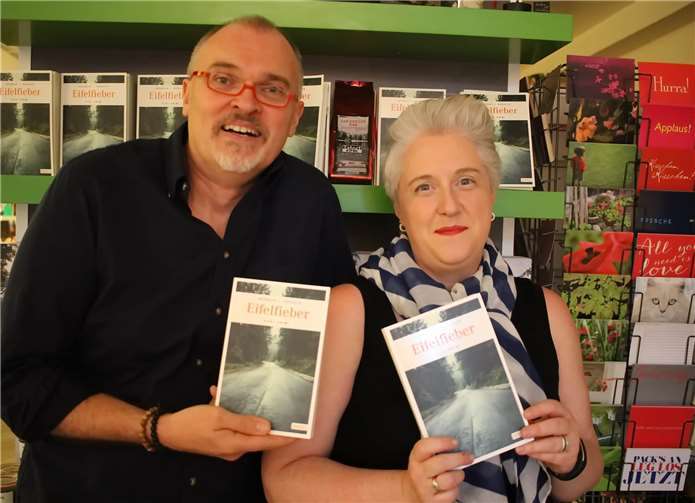 Autor Andreas J. Schulte und Nicole Anker waren gleichermaßen zufrieden mit dem Erfolg der Lesung. AnkerBuch/Wallauer