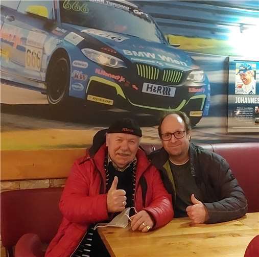 Autor Klaus Ridder und Olli Martini trafen sich zu einem hochinteressanten Gespräch in einem Adenauer Restaurant.  Fotos: Ridder